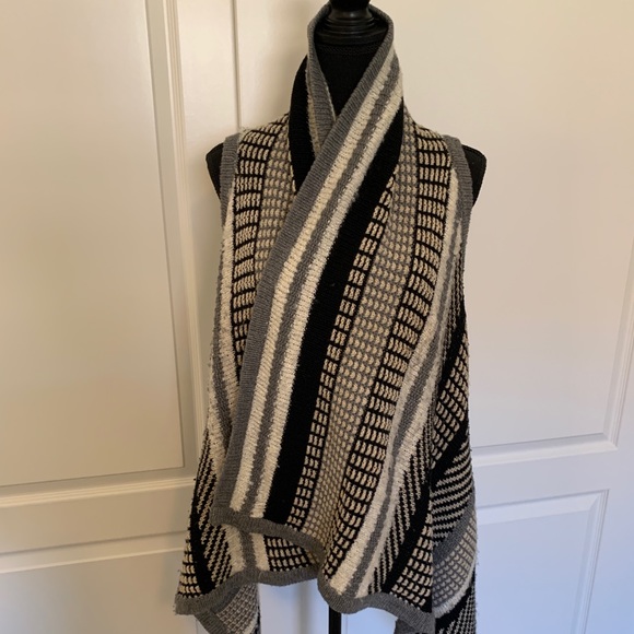 🖤🤍 Sleeveless Cardigan Vest 🤍🖤 - Picture 7 of 12